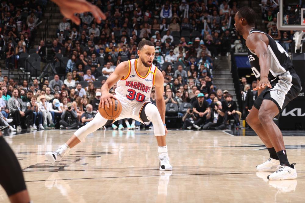 东契奇45+11+13库里空砍26+10 独行侠力克勇士.