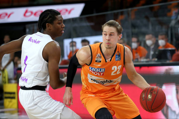 风格而闻名 风格而闻名